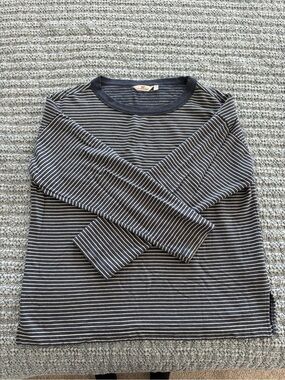 Vineyard Vines Navy and White Striped Long Sleeve Sweater